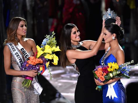 Steve Harvey Crowns Wrong Contestant As Miss Universe 2015