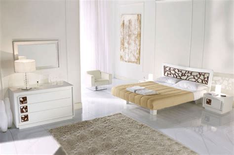 Una camera da letto economica in legno compensato rivestito costa circa 500 euro e comprende. Prima Classe | Camere da letto moderne | Mobili Sparaco