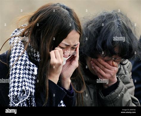 Kesennuma Japan Relatives Weep Before The Coffin Of A Quake Victim During A Burial Ceremony