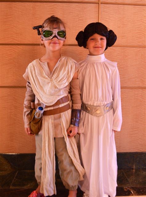 Rey And Princess Leia Princess Leia Star Wars Cruise Star Wars Costumes