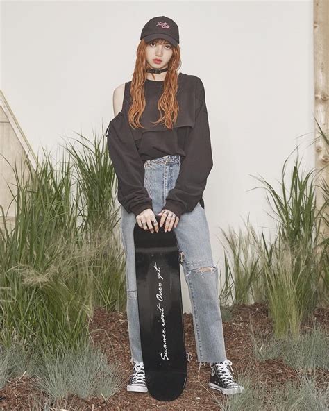 Here, i'm wearing the cobain pants during paris fashion week—styled with a simple turtleneck, hoop earrings, and chanel slingback heels. 12 Inspirasi Outfit ala Lisa Blackpink, Khusus Cewek Tomboi