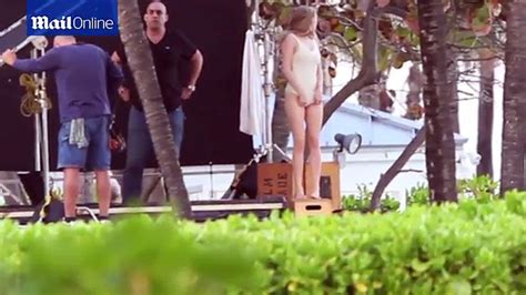Amanda Seyfried Shows Off Spectacular Dancer S Figure In Leotard On Beach Shoot Video Dailymotion