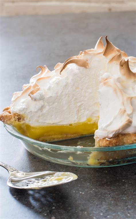 Mile-High Lemon Meringue Pie: 