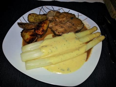 Kalbsrollbraten In Rahmsauce An Rosmarinkartoffeln Dazu Spargel