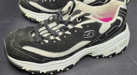 Skechers Womens Dlites Biggest Fan Shoes Blackwhit Gem