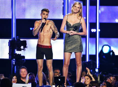 Justin Bieber Strips Down On Fashion Rocks Does He Wear Boxers Or Briefs The Hollywood Gossip