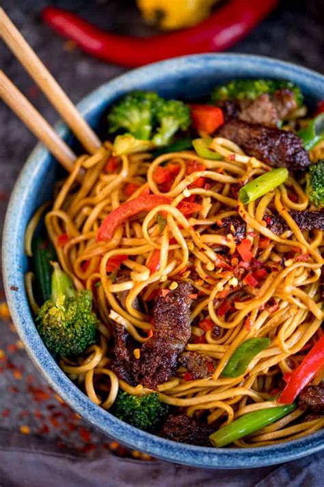 Everybody understands the stuggle of getting dinner on the table after a long day. Crispy Chilli Beef Noodles | Beef and noodles, Crispy ...