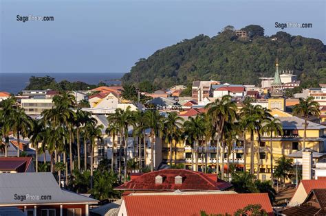 Photo De Ville De Cayenne Avec La Place Des Palmistes La Cathedrale Et