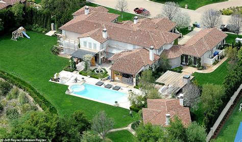 Khloé Kardashian Is Selling Her Calabasas Estate For 1895m Daily