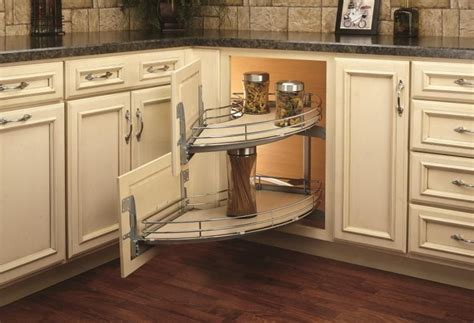 See more ideas about kitchen, kitchen design, kitchen remodel. Resultado de imagen para corner cabinet solutions #BlindsAndCurtainsThoughts | Interior design ...