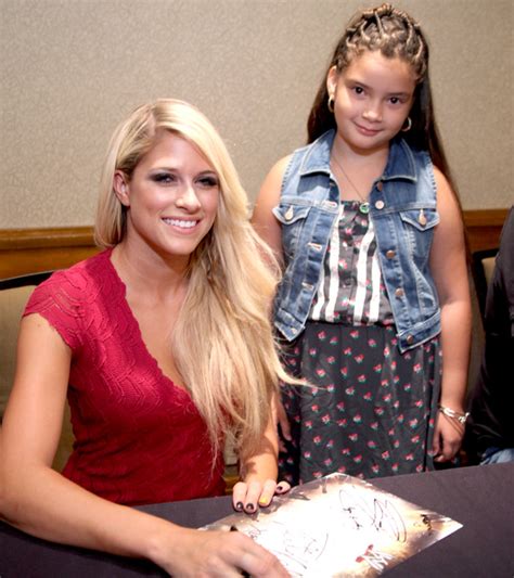Wwe Women 🎄 Kelly Kelly And Big Show Autograph Session