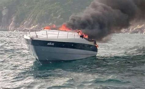 Top Mall Executive S Million Baht Luxury Yacht Goes Up In Flames Off Koh Phangan Koh Samui