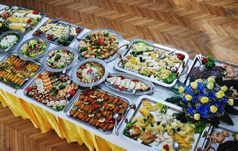 And hey, if you're doing all of the cooking, ask your guests to bring the wine. Graduation Party Ideas: 10 great 50th birthday party ideas | Party food for adults, Buffet food ...
