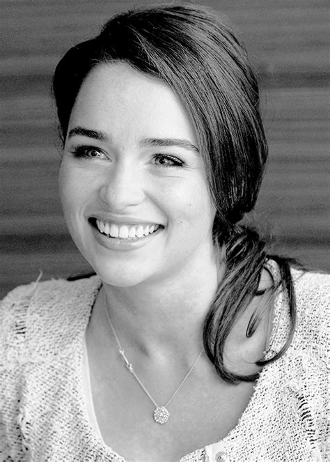 From her spectacular smile to her fit. emilia Clarke | Emilia clarke, Emelia clarke, Beautiful smile
