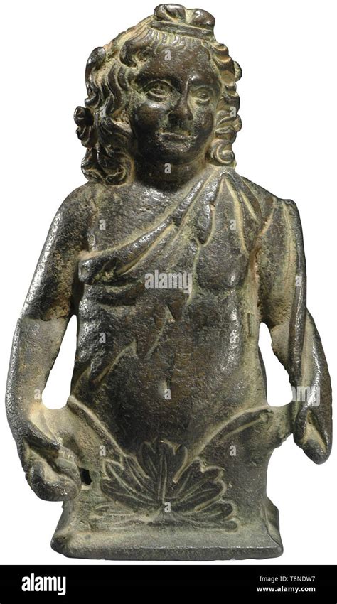 un busto de bronce romano del siglo ii d c paniskos una joven versión del dios pan con largo
