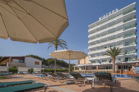 Ausgelassen feiern auf mallorca am ballermann an der playa de palma: Hotel NH Niagara am Ballermann 6 Mallorca