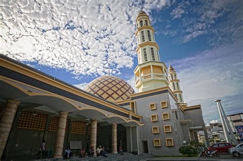 Berikut beberapa beberapa masjid terbesar dan terindah di dunia yang harus kamu tahu. 3 Masjid Modern Di Indonesia Dengan Arsitektur Megah ...
