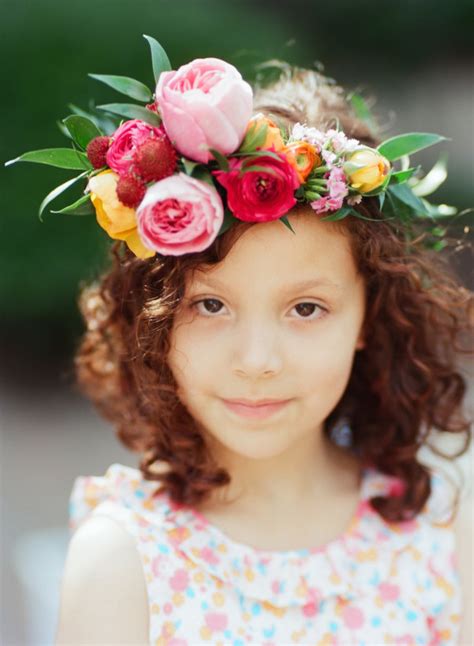 Short Curly Flower Girl Hairstyle With Flowers Crown Deer Pearl Flowers