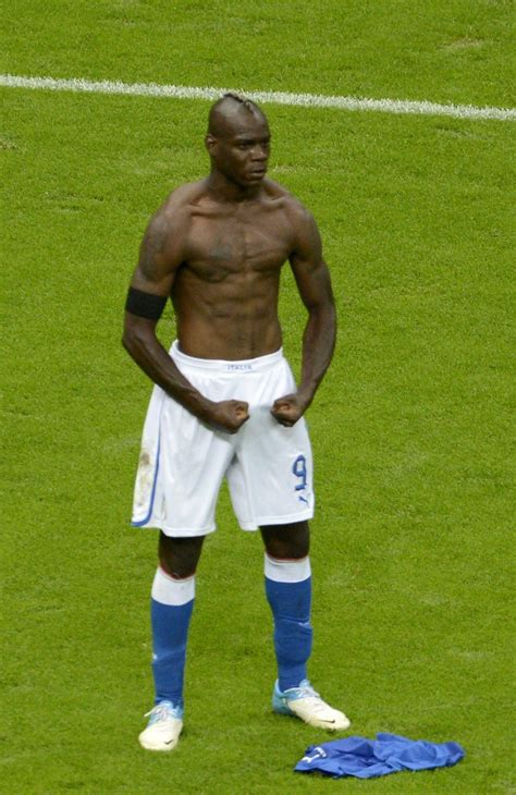 Mario balotelli was born on august 12, 1990 in palermo, sicily, italy as mario barwuah. Balotelli, che carattere! - il blog di Daniel Bulla