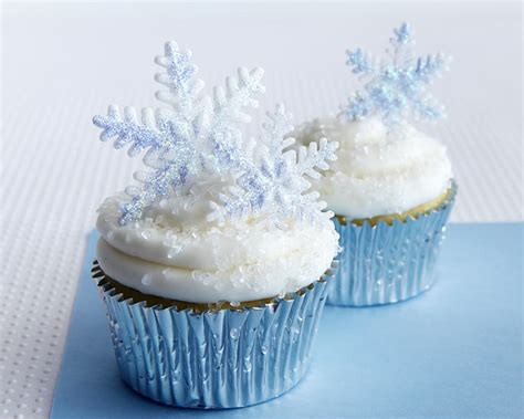 How To Make Sparkly Snowflake Cupcakes