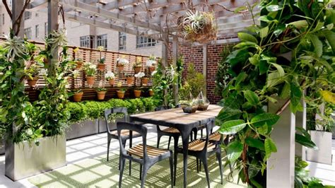 Here are some amazing garden design ideas to mull over before refurbishing your yard space. Garden Design Ideas, City Gardens - YouTube