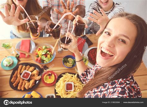 Group Of People Doing Selfie During Lunch Self Friends Friends Are Photographed For Eating