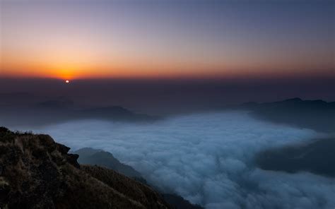 Download Wallpaper 3840x2400 Sunset Clouds Sky Fog Peak 4k Ultra Hd