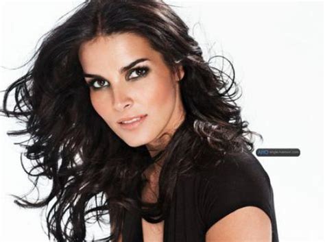 Angie Harmon Height Weight Measurements Bra Size Shoe Biography
