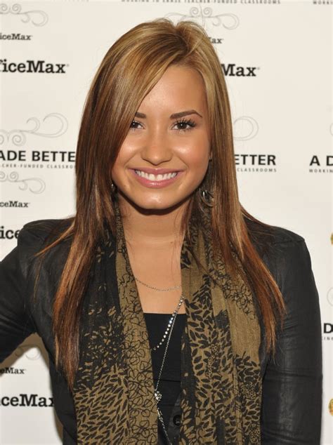 Long And Honey Blonde Demi Lovato Hair Pictures