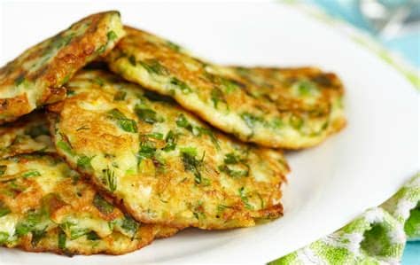 Aquí te dejamos 30 recetas con calabaza que te harán querer incluir este vegetal en tu dieta más que nunca. tortitas de calabaza | CocinaDelirante
