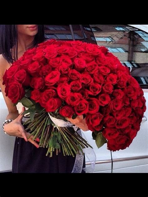 22 Awesome Big Rose Bouquets 100 Roses Rose Bouquet Red Flowers