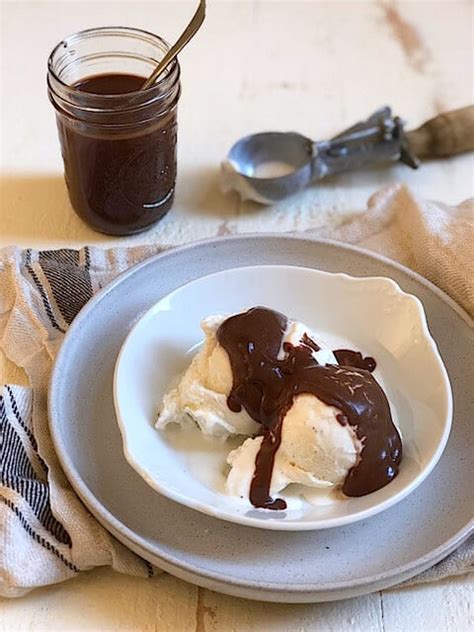 Easy And Crazy Delicious Hot Fudge Sauce Moms Kitchen