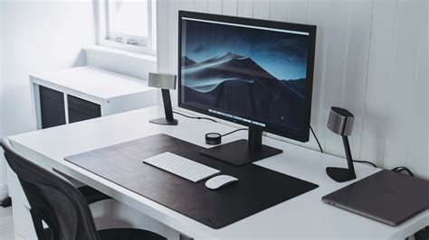 2018 Minimal Office Workspace Setup 5k Lg Ultrafine And Macbook Pro
