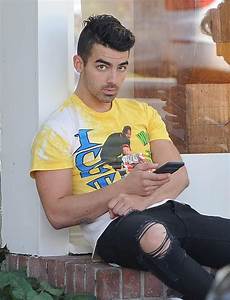 Joe Jonas Talks About His Size And Losing To 