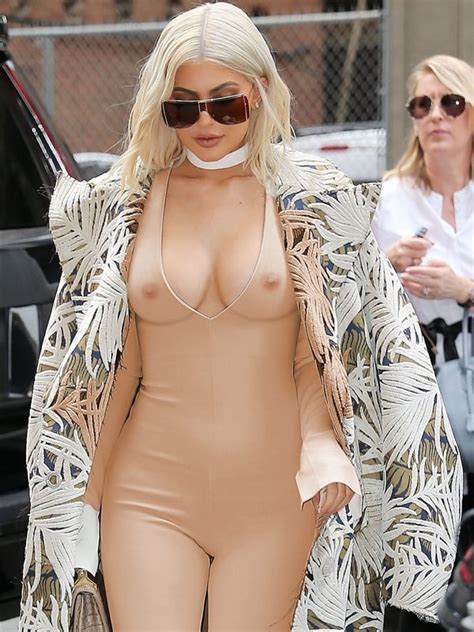 Kylie Jenner Shows Her Tits In Nyc On 911