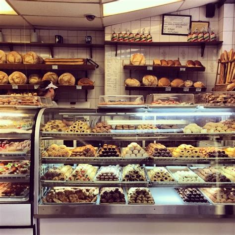 Photo of the Day: Italian Bakery in Astoria