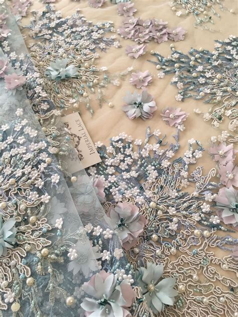 If you're new to the needlework world, chances are that there's been a question bugging you for a long time now: 3D Lace fabric, hand made embroidery, haute couture ...