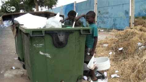 Angola Luta Pela Sobrevivência Famílias Disputam Contentores De Lixo Em Luanda Para Encontrar