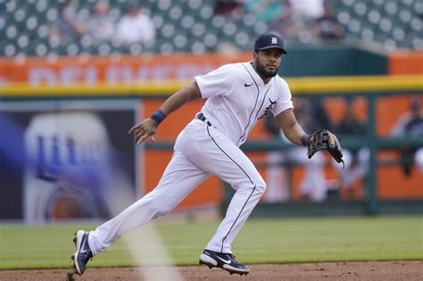 Tigers Sweep Royals To Extend Win Streak To Games Mlive Com