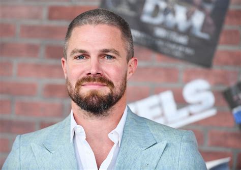 ‘arrow Star Stephen Amell Doesnt Support Sag Strike Vanity Fair