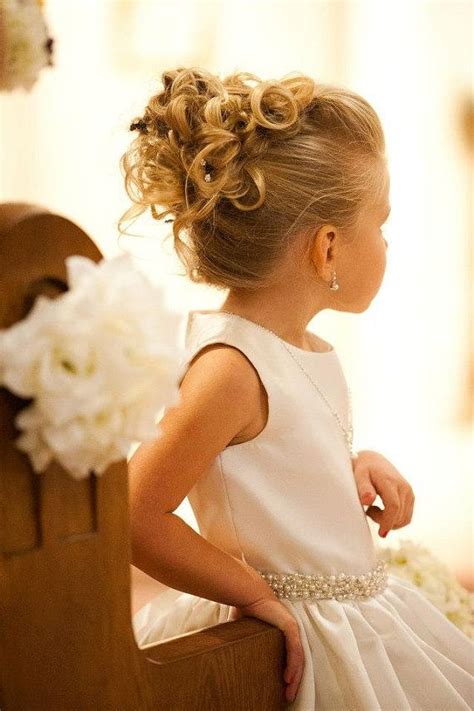 Leading the bride into the ceremony, the flower girl has a pretty important part in the wedding. 38 Super Cute Little Girl Hairstyles for Wedding | Deer ...