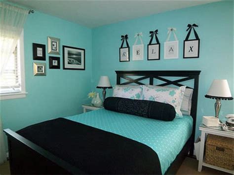 Tiffany & co is a place girls dream of getting their jewelry. cute teal/black bedroom idea! Sophia's next bedroom re-do ...