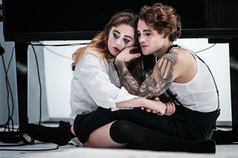Recension Romeo Och Julia Spränger Kärlekens Och Teaterns Gränser Svd