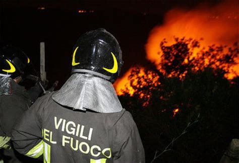 Altri Incendi Dolosi Bruciano Le Montagne Di Campli E Roiano Cronaca