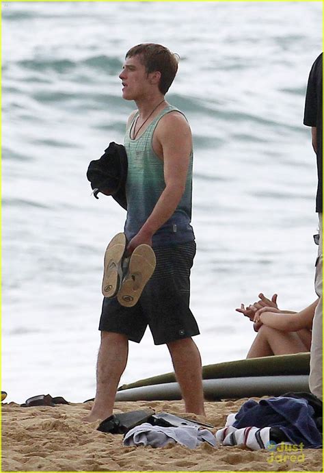 Josh Hutcherson Frisbee On The Beach Photo 515225 Photo Gallery