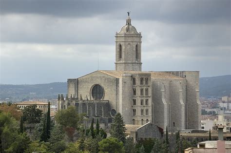 Sie steht außerhalb des alten. Was macht die Kathedrale von Girona so magisch? - Club ...