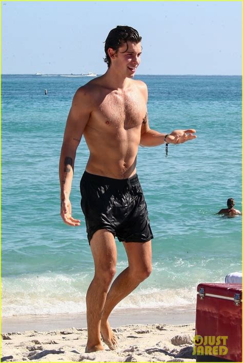 Shawn Mendes Shows Off His Shirtless Bod At The Beach In Miami Photos Photo 1334944 Photo