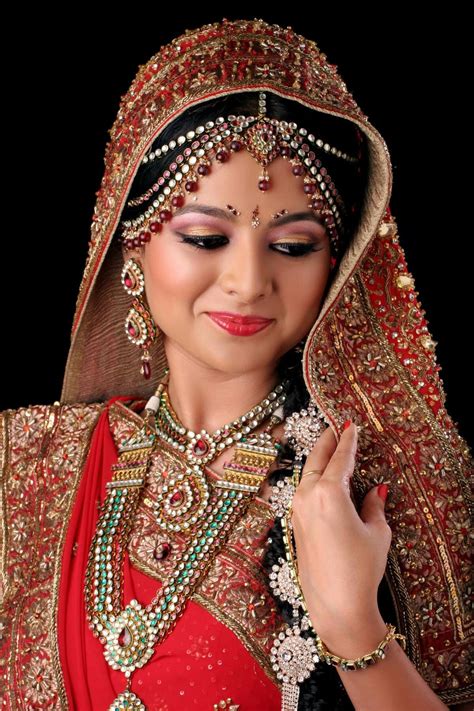 Pin De Diljinder Gill En Indian Bridal Makeup