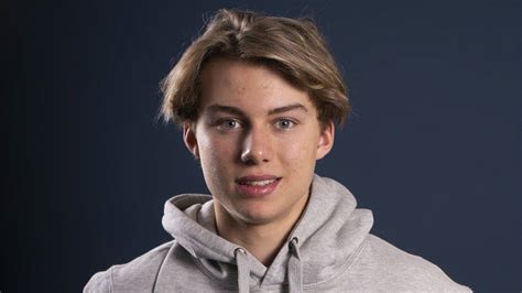 At just 15 years old, connor bedard is considered one of the top prospects eligible for the 2023 nhl draft after a. HockeyNews - "Världens bästa 15-åring" debuterar för HV ikväll