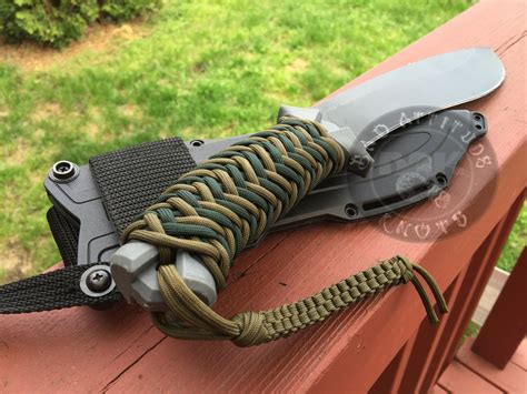 Place the paracord along one side of the handle. 550 paracord custom wrap on Kershaw Camp knife. | Paracord braids, Paracord, 550 paracord